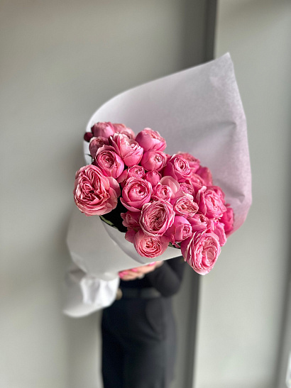 Охапка кустовой пионовидной розы Silva Pink 50 см