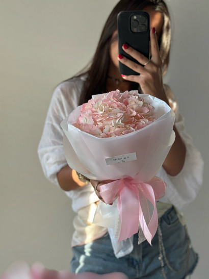 Розовая гортензия